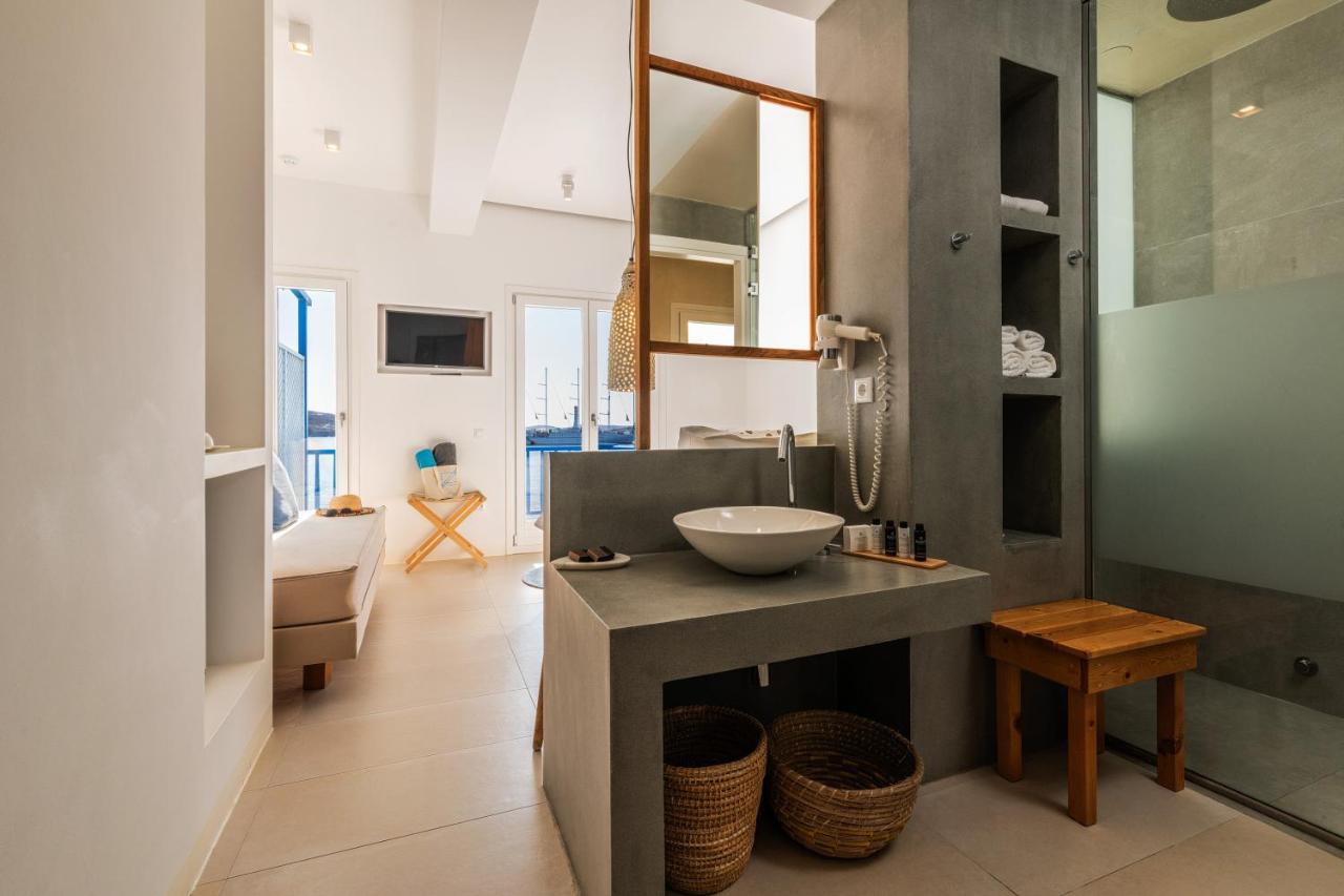 Bluetopia Suites Mykonos Town Extérieur photo