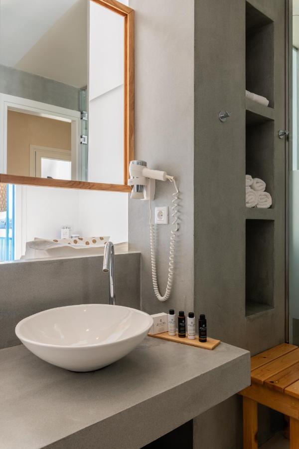 Bluetopia Suites Mykonos Town Extérieur photo