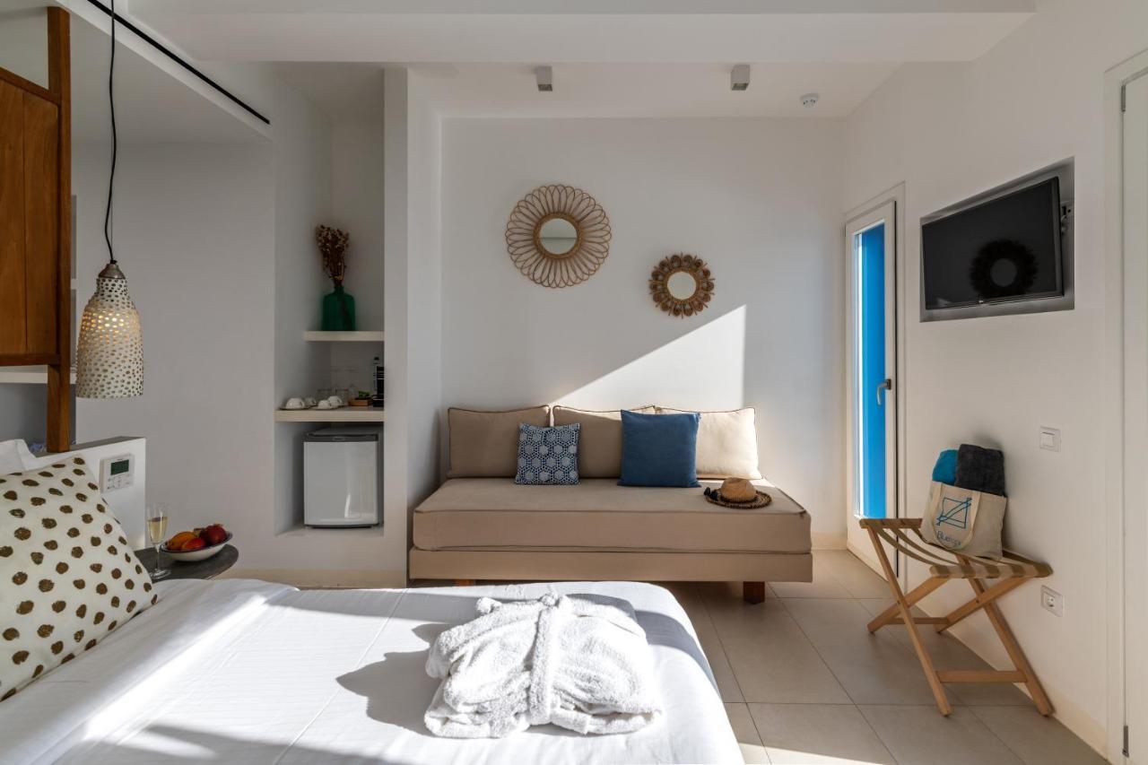 Bluetopia Suites Mykonos Town Extérieur photo
