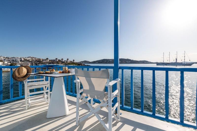 Bluetopia Suites Mykonos Town Extérieur photo