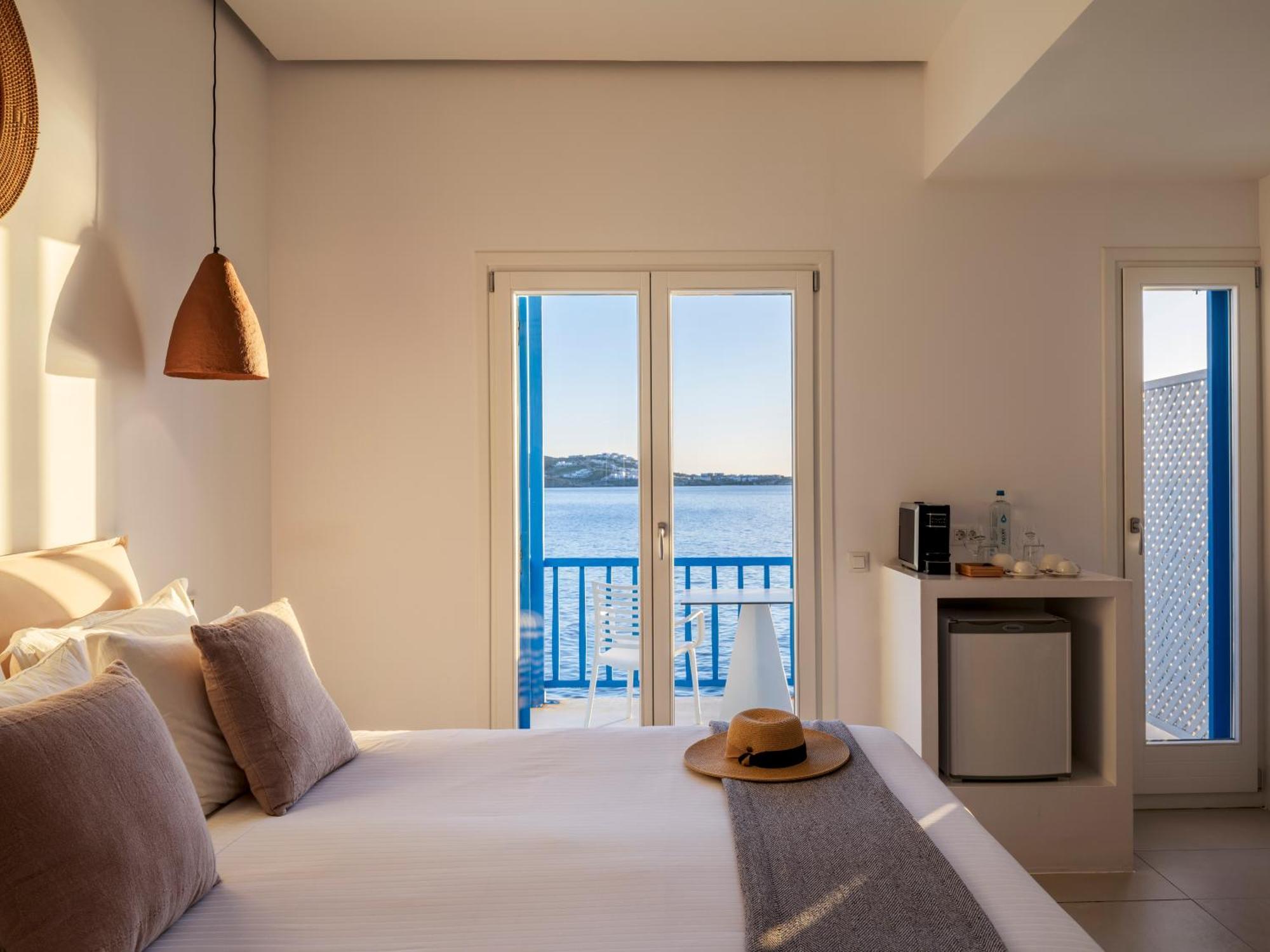 Bluetopia Suites Mykonos Town Extérieur photo