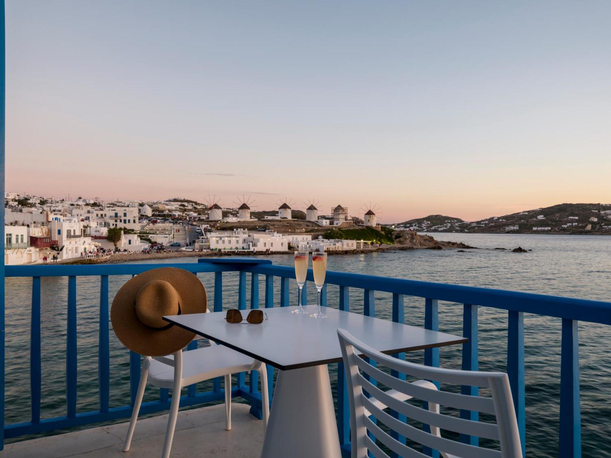 Bluetopia Suites Mykonos Town Extérieur photo