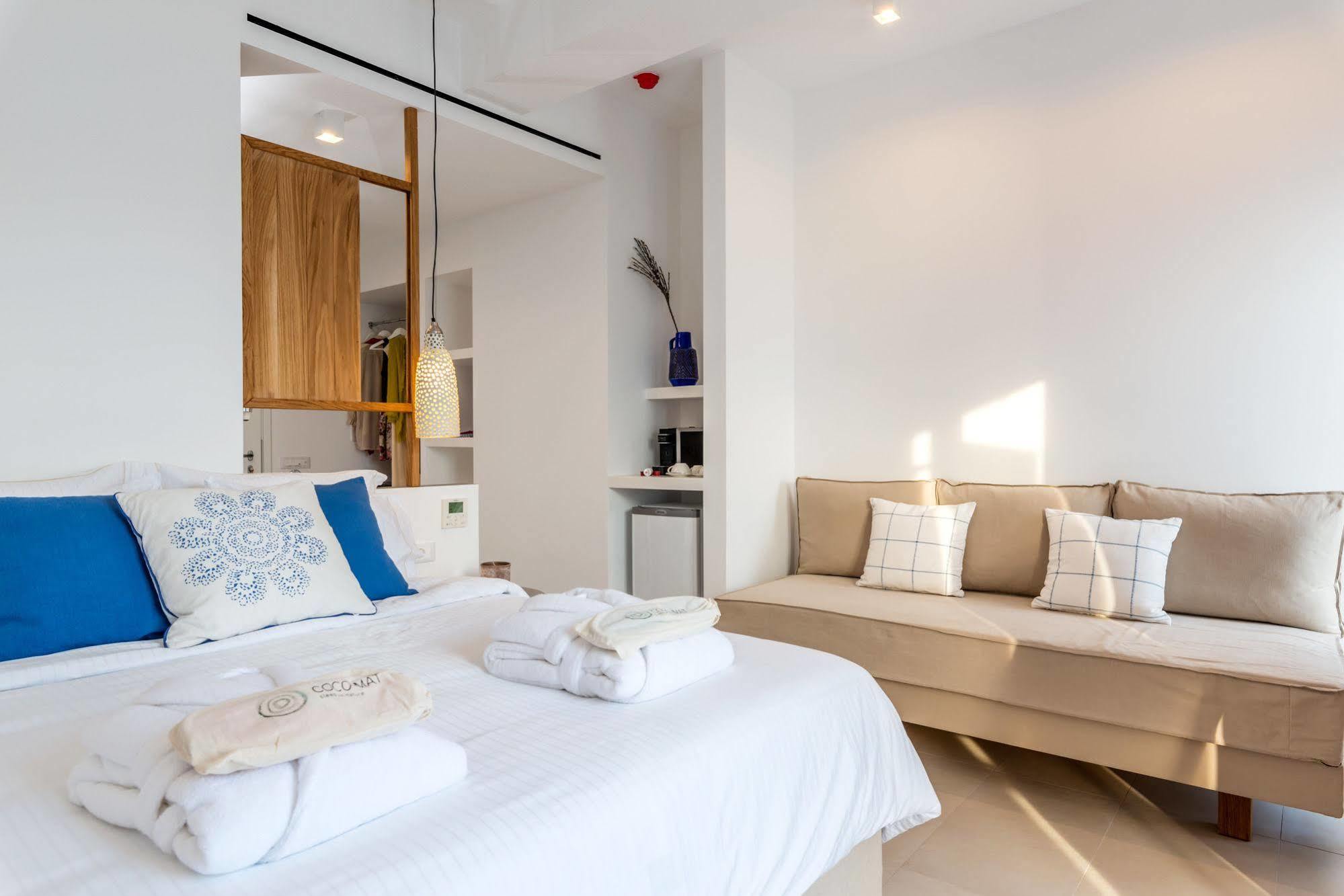 Bluetopia Suites Mykonos Town Extérieur photo