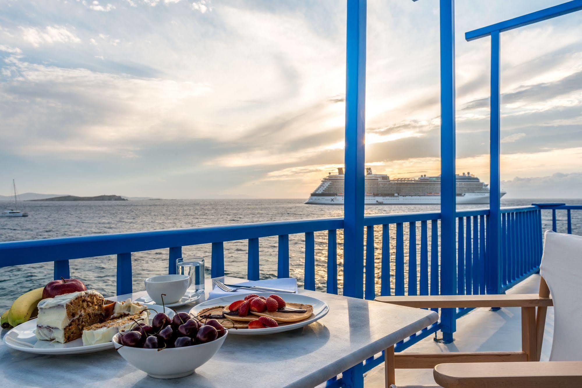Bluetopia Suites Mykonos Town Extérieur photo